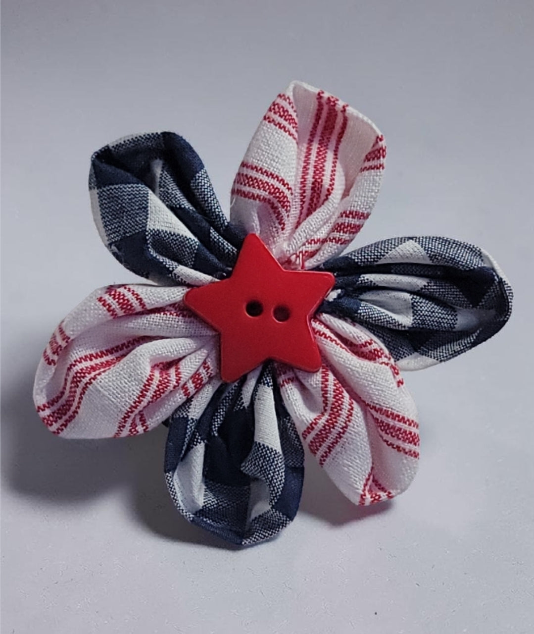 Center Star USA Collar Flower