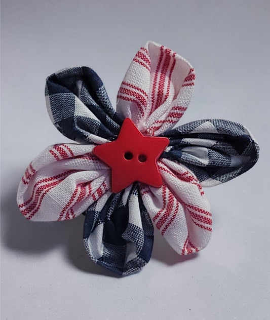Center Star USA Collar Flower