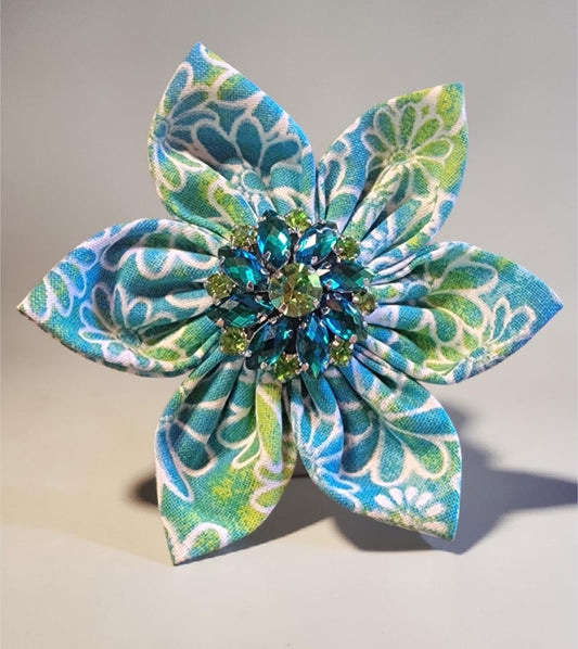 Aqua Daisies Collar Flower